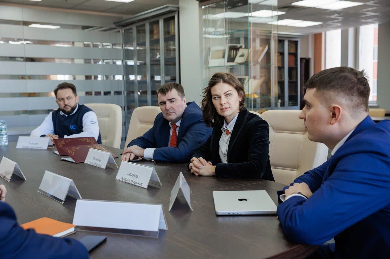 РАНХиГС и компания Антиплагиат подписали соглашение о разработке стандартов по работе с текстами, сгенерированными нейросетью